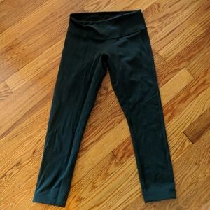 Reversible Lululemon wunder under crop